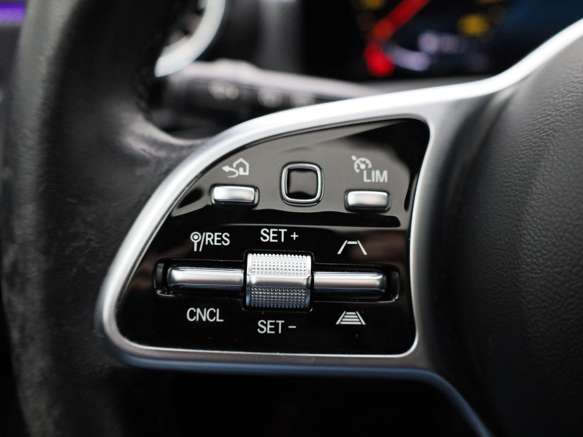 Mercedes-Benz-CLA-image-22