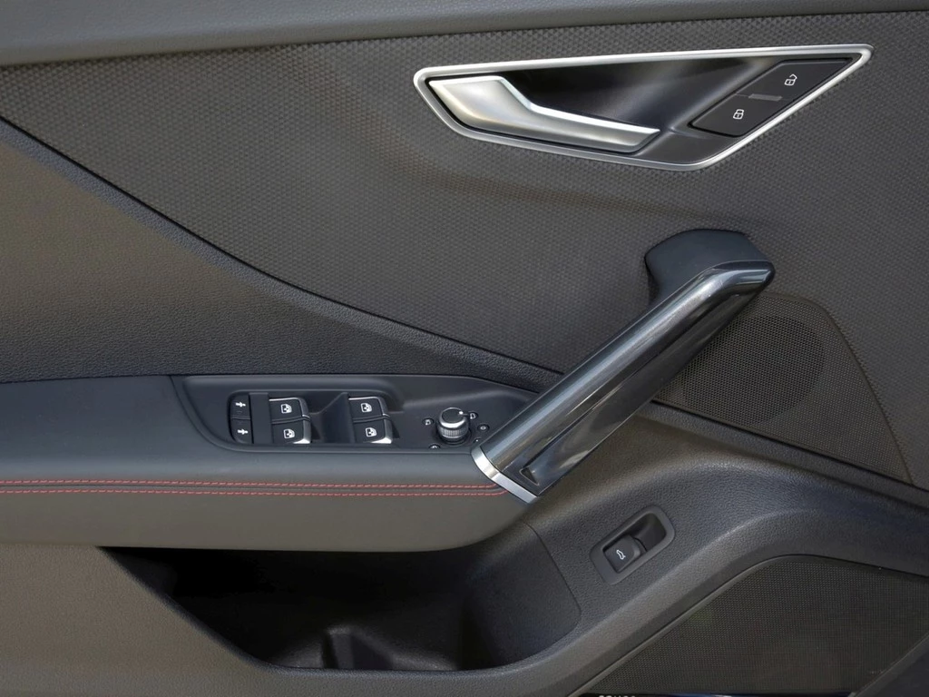 Audi Q2 35 TFSI S line UVP 51290 LEDER AHK SONOS