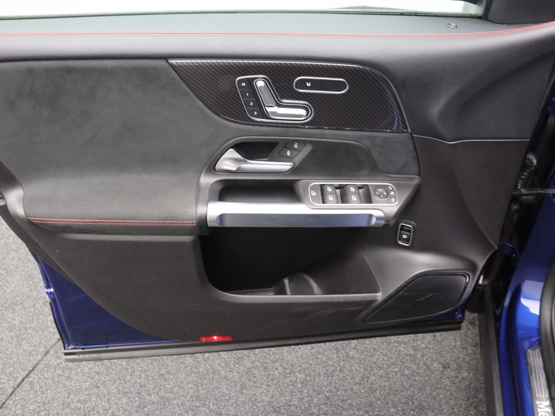 Mercedes-Benz-GLB-image-7