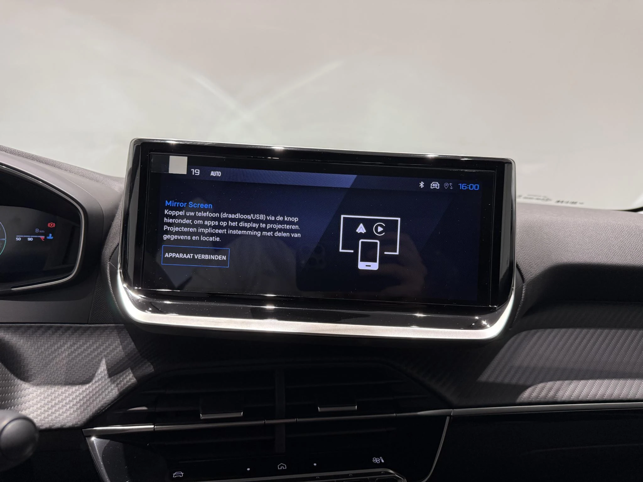 Peugeot-208-image-19
