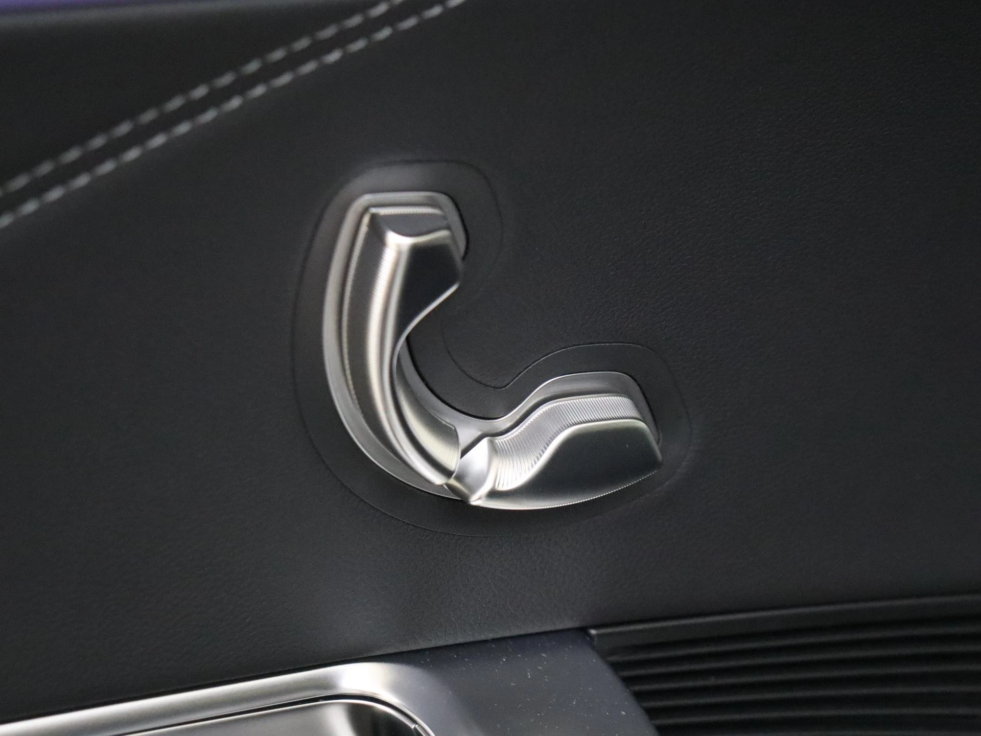 Mercedes-Benz-C-Klasse-image-23