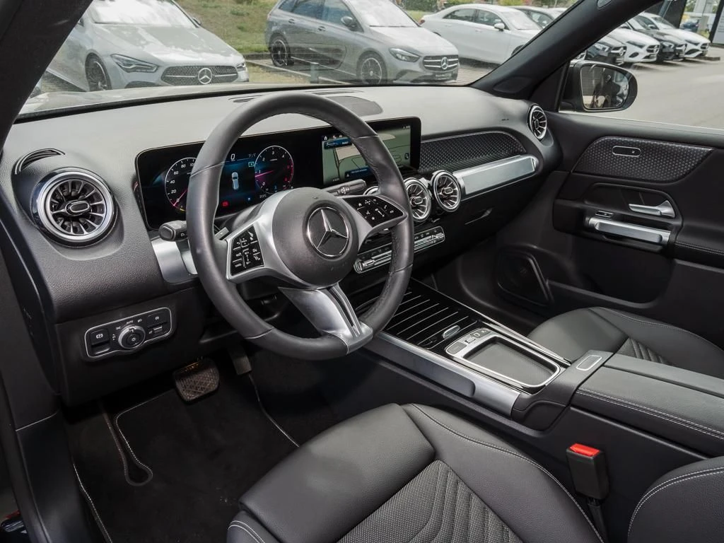 Mercedes-Benz-GLB 200 d-image-8