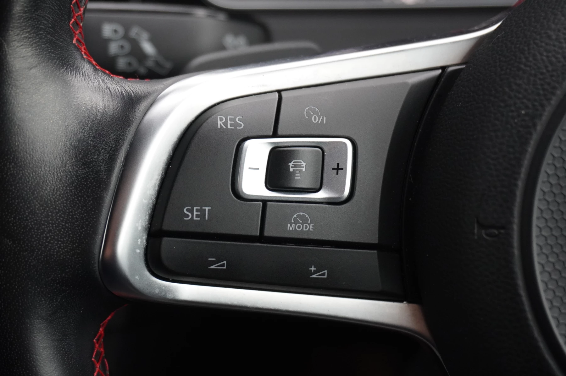 Volkswagen-Golf-image-28