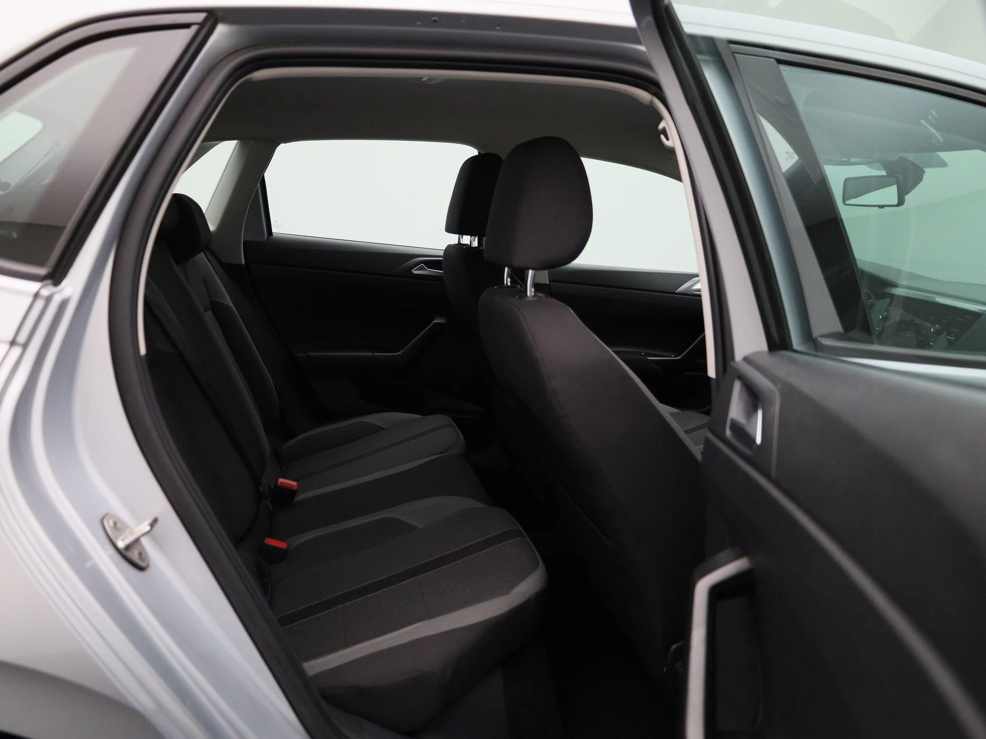 Volkswagen-Polo-image-32