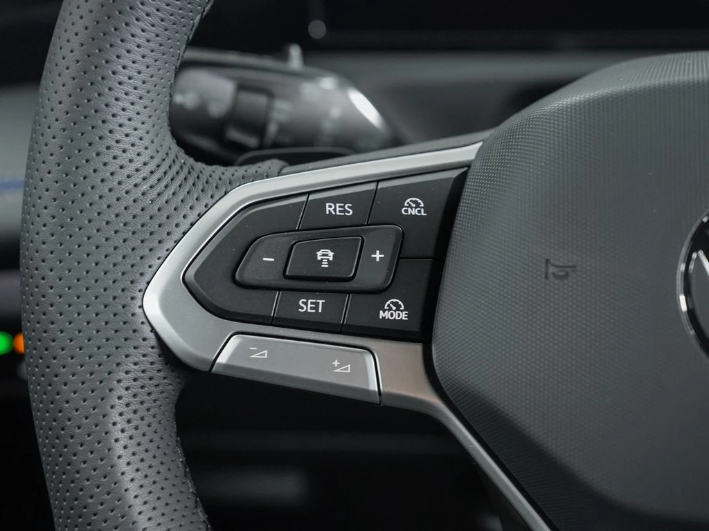 Volkswagen Tiguan R-Line 1,5 l eHybrid OPF 110 kW (150 PS) / 85 kW (115 PS) 6-Gang-Doppelkupplungsgetriebe DSG