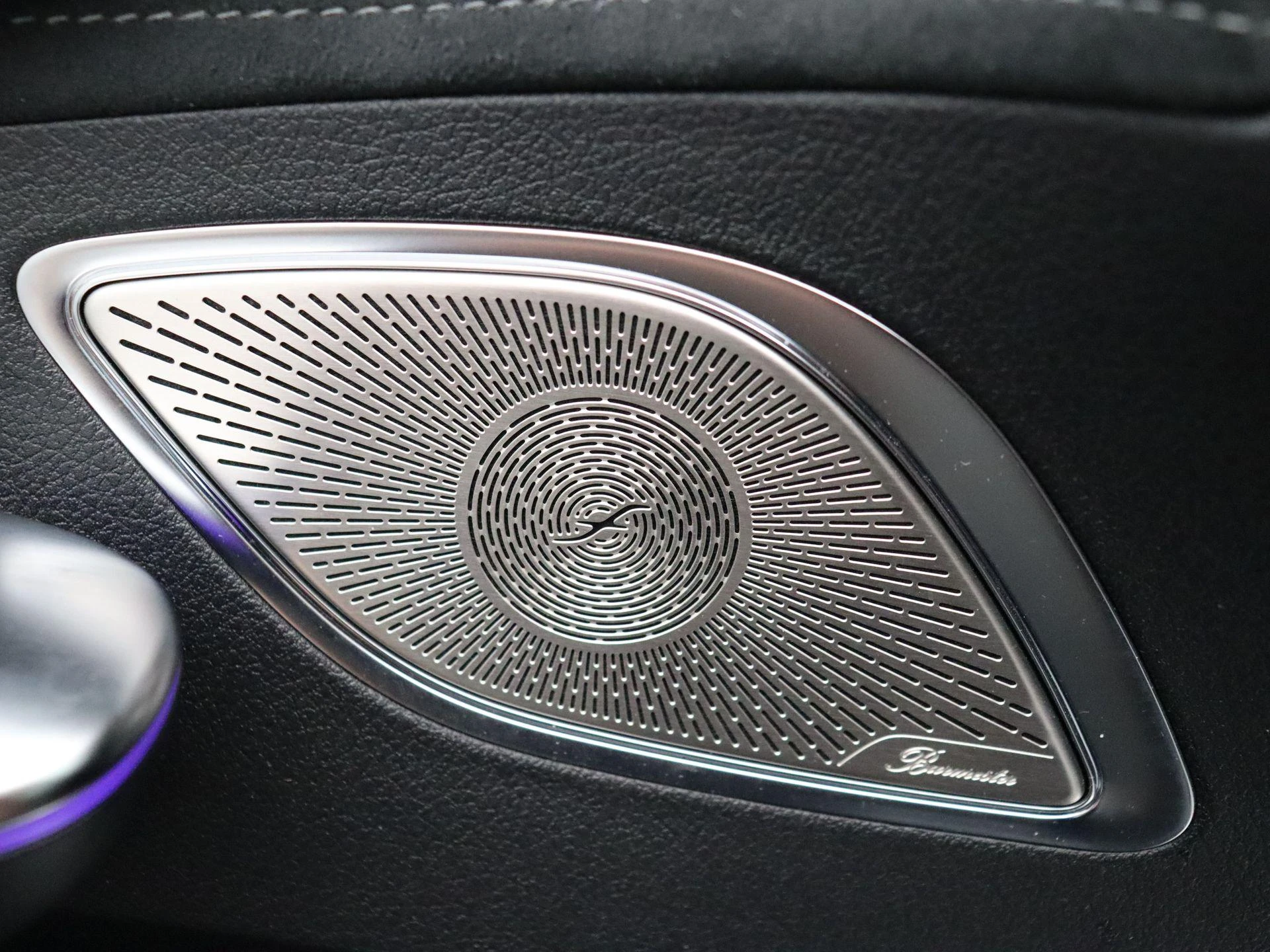 Mercedes-Benz-EQE-image-10