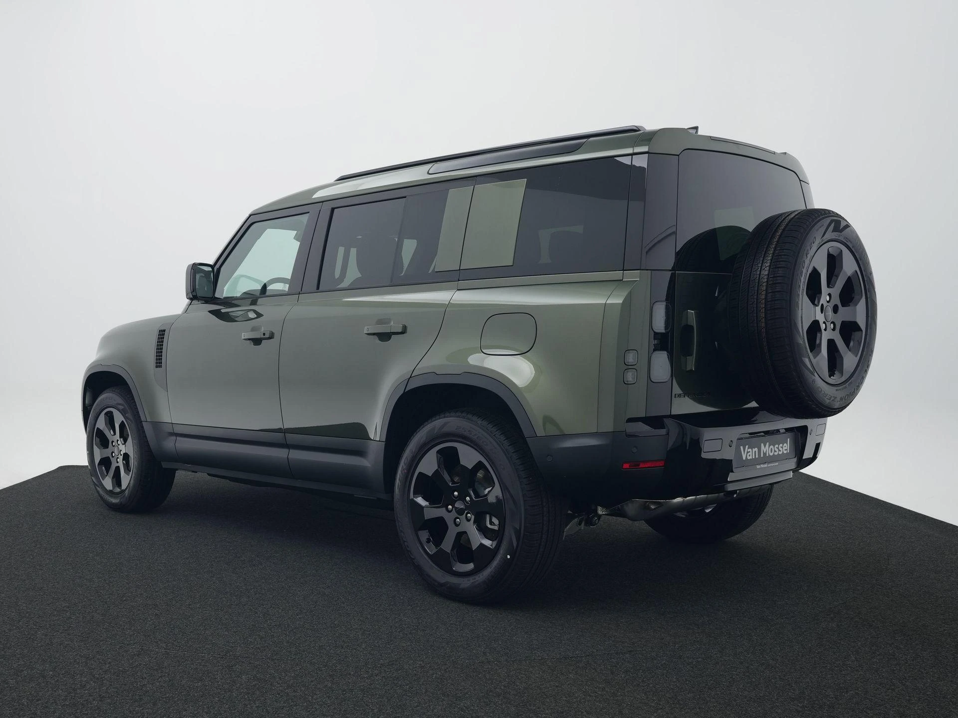 Land Rover-Defender-image-1