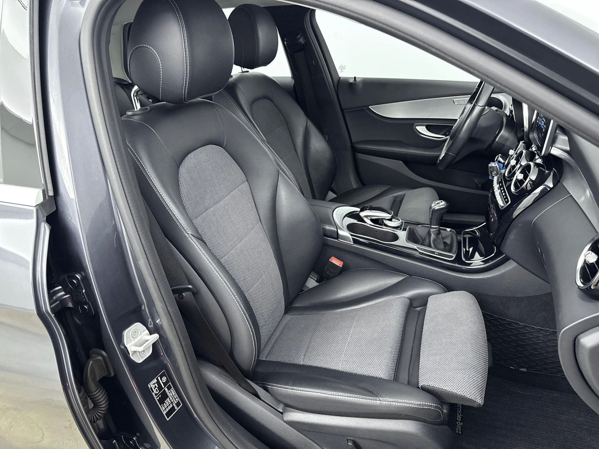 Mercedes-Benz-C-Klasse-image-23