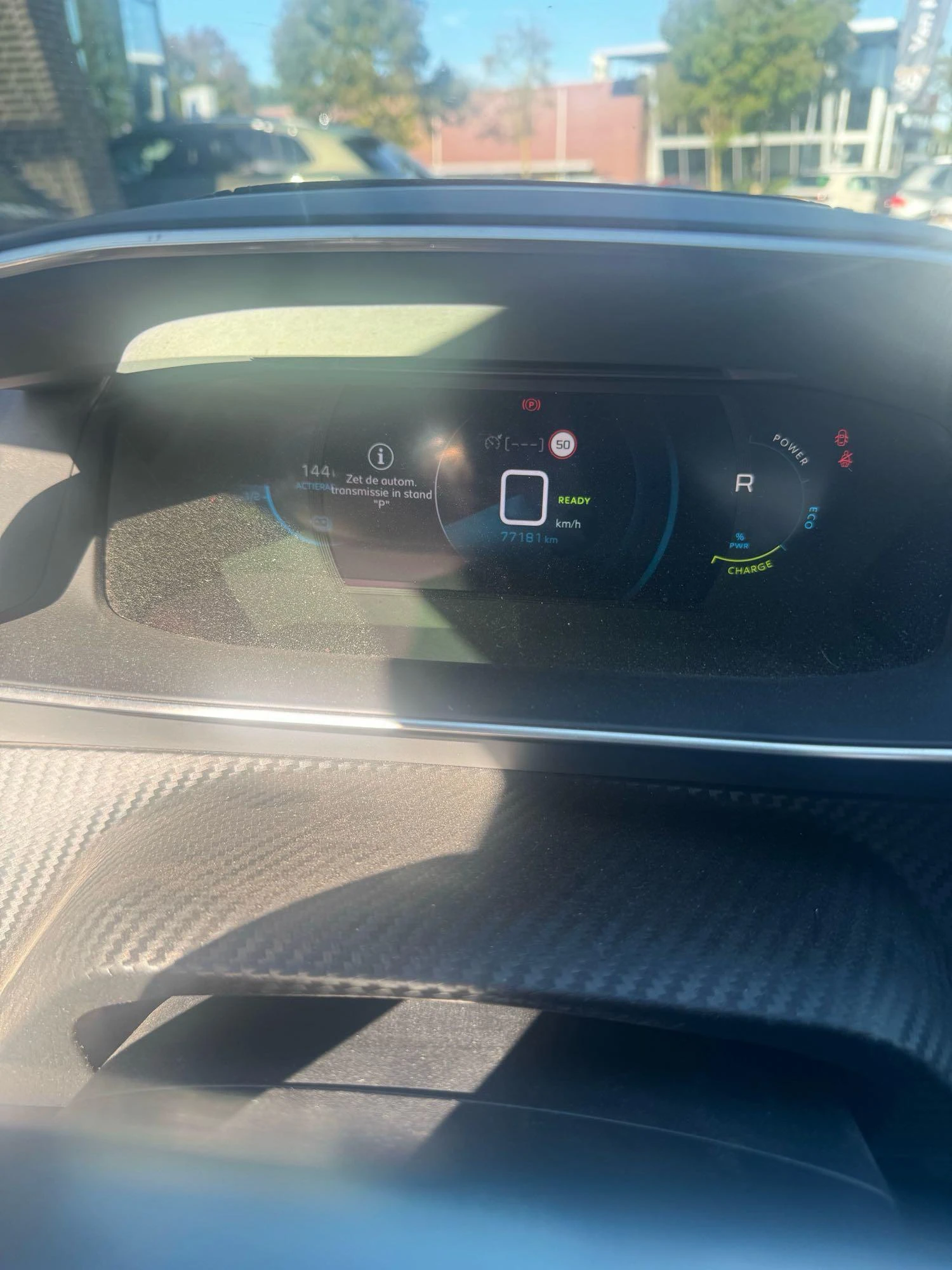 Peugeot-e-2008-image-8