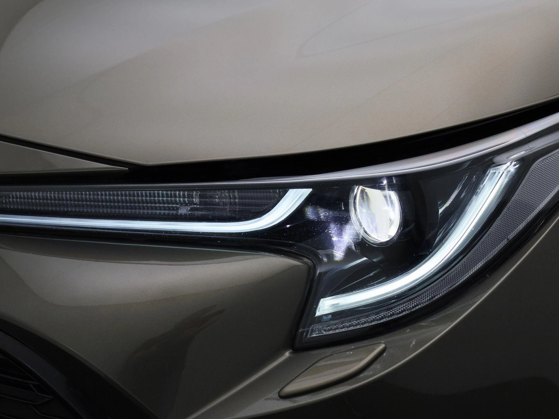 Toyota Corolla Touring Sports 1.8 Hybrid Business Intro
