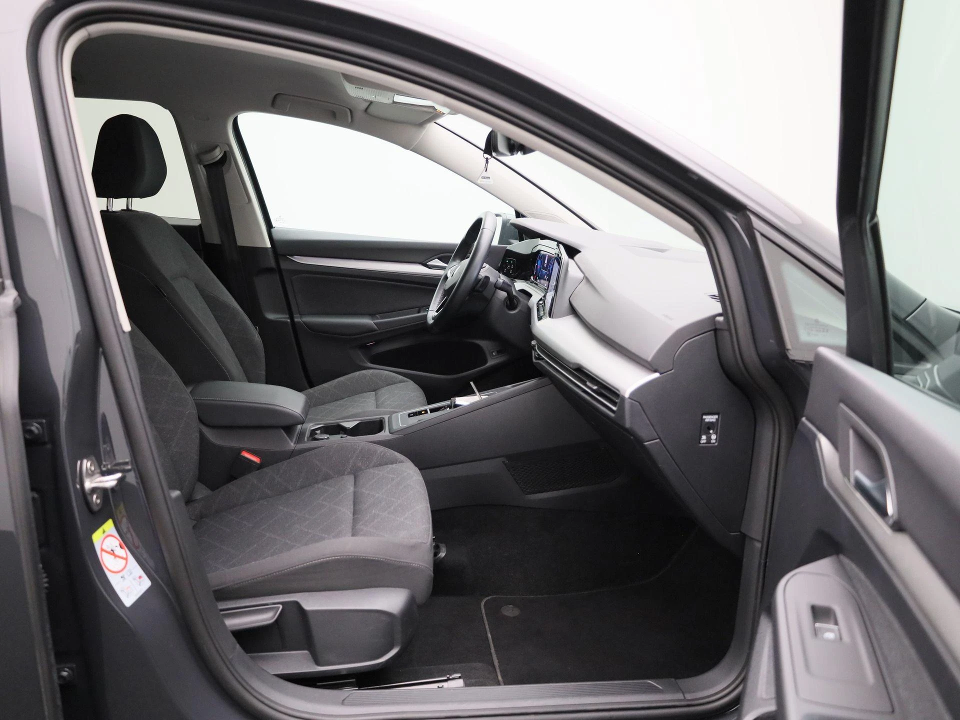 Volkswagen-Golf-image-33