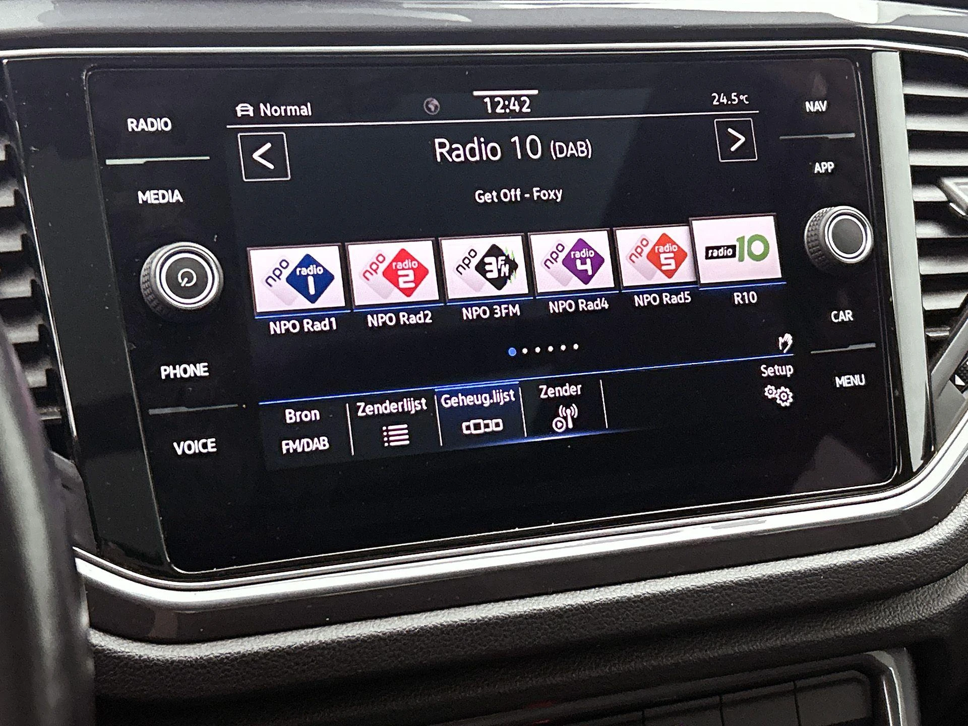 Volkswagen-T-Roc-image-6