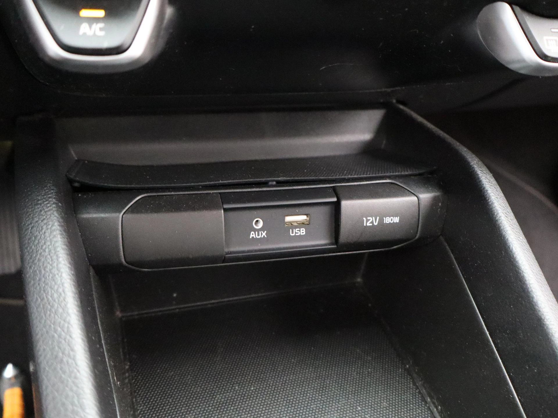 Kia-Stonic-image-25