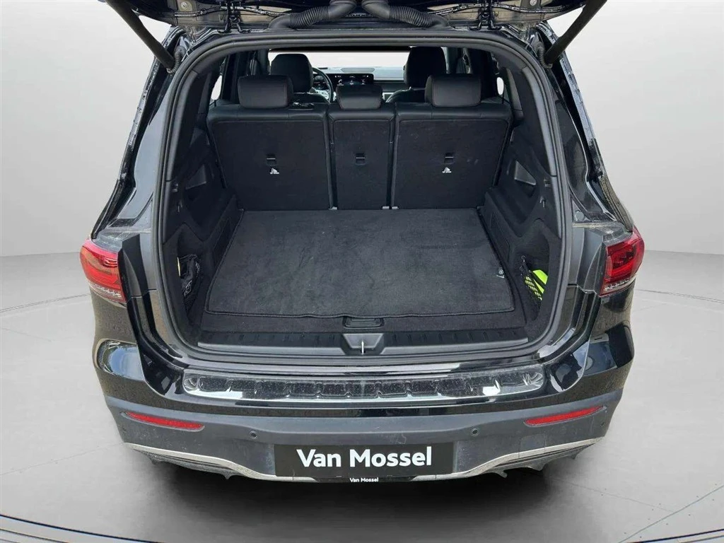 Mercedes-Benz-EQB-image-22