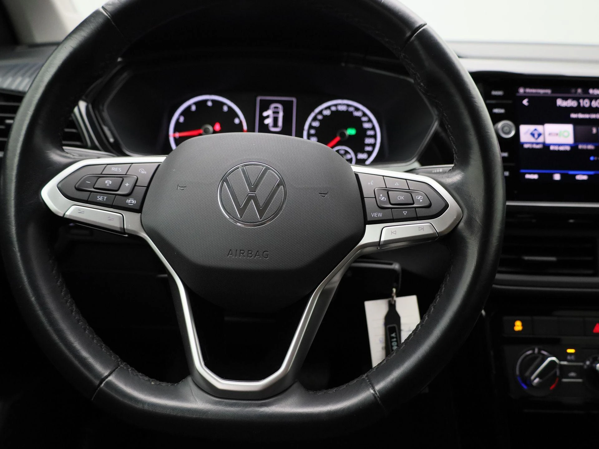 Volkswagen-T-Cross-image-6
