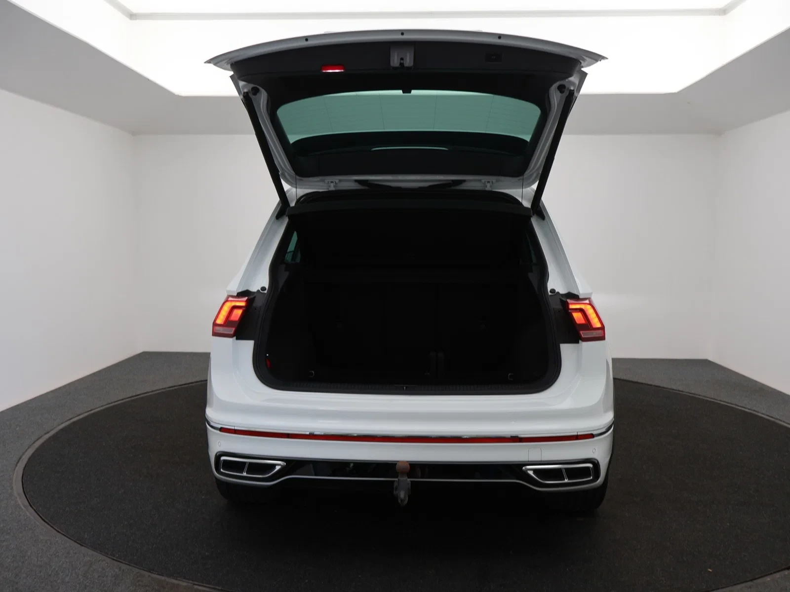 Volkswagen Tiguan R-Line 1.5TSI 150PK *AUTOMAAT*CAMERA*TREKHAAK*ACC*VIRTUAL COCKPIT*NAVI*...*
