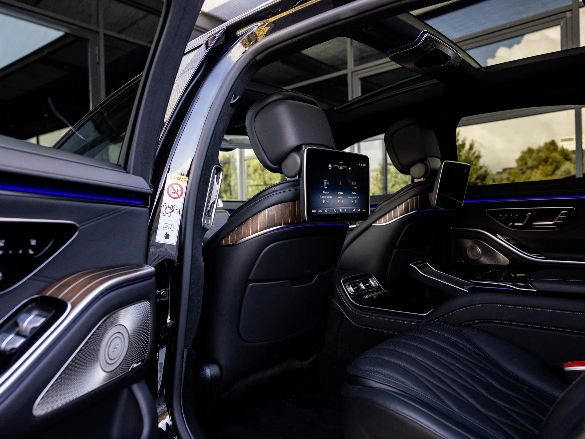 Mercedes-Benz-S-Klasse-image-26