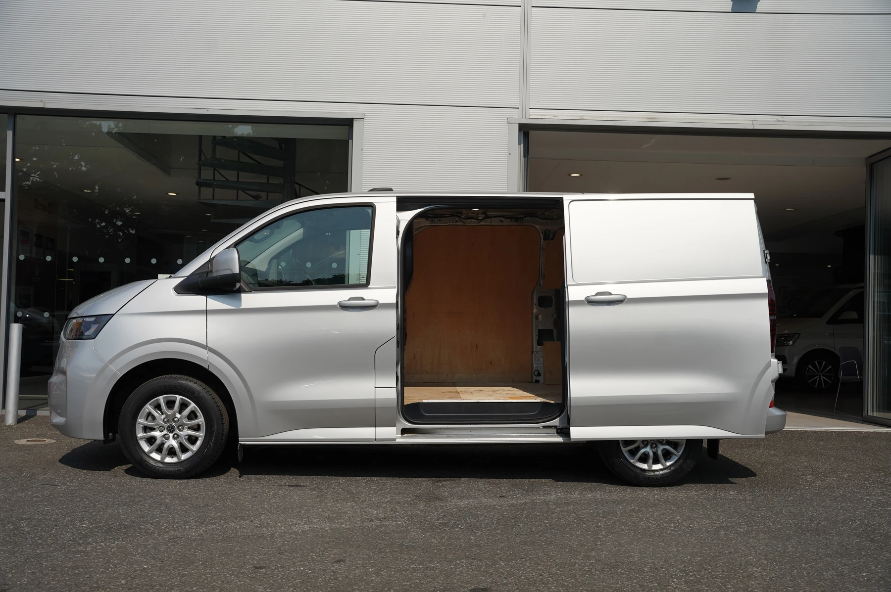 Volkswagen-Transporter-image-31