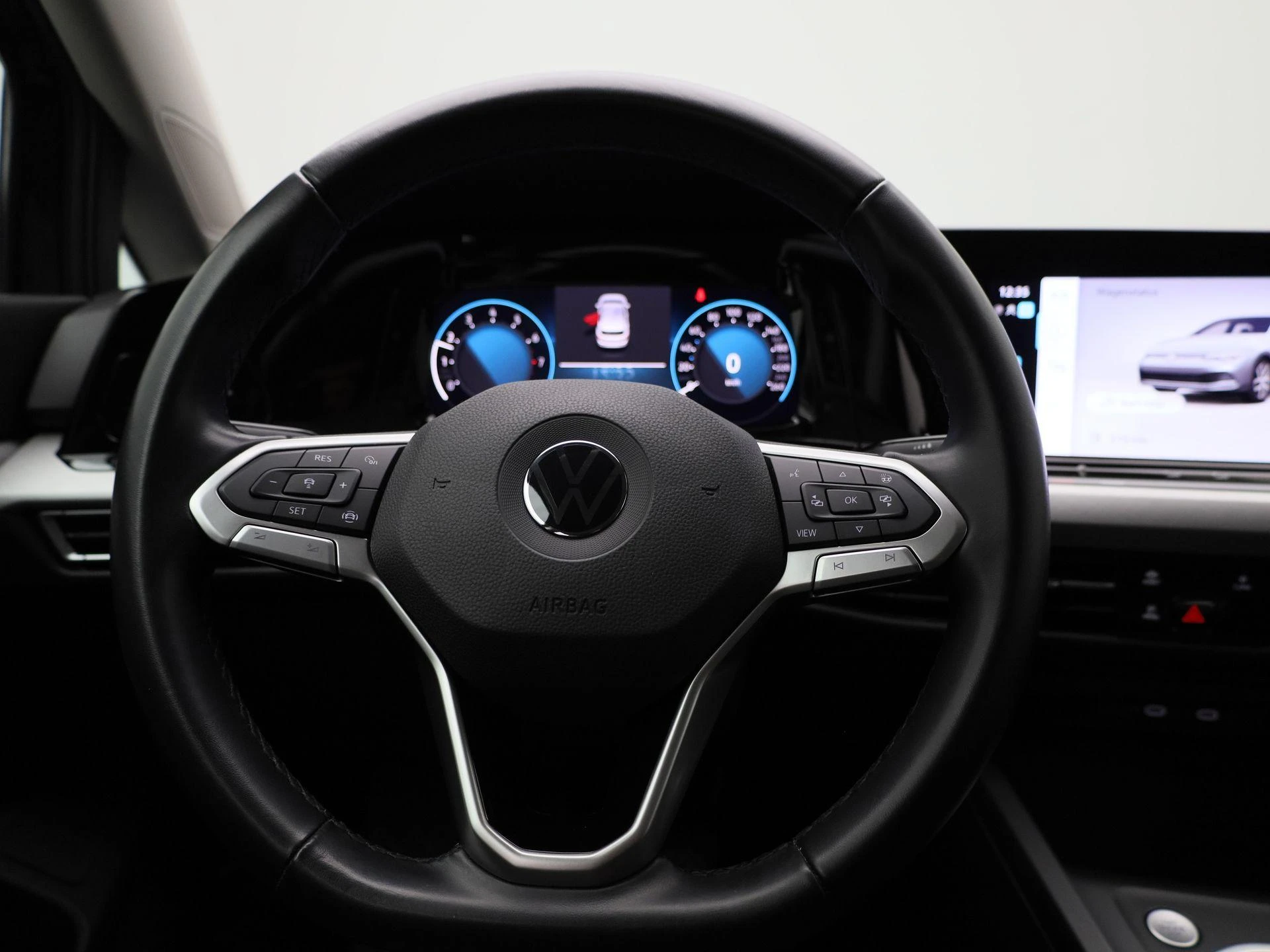 Volkswagen-Golf-image-6