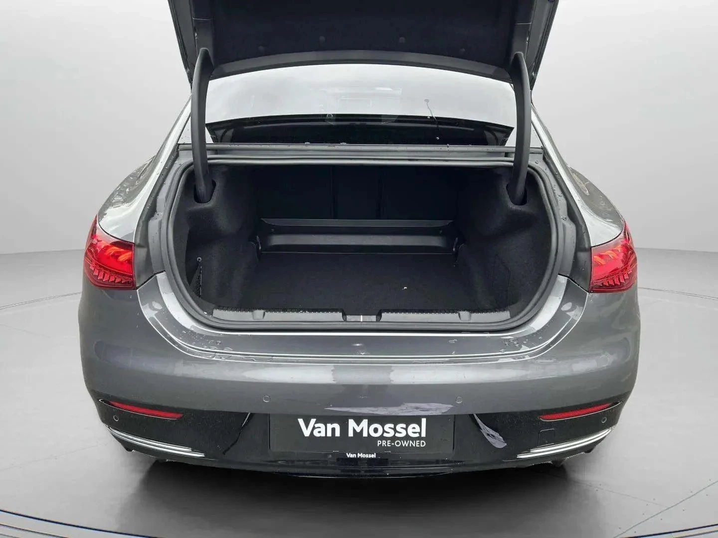 Mercedes-Benz-EQE-image-21