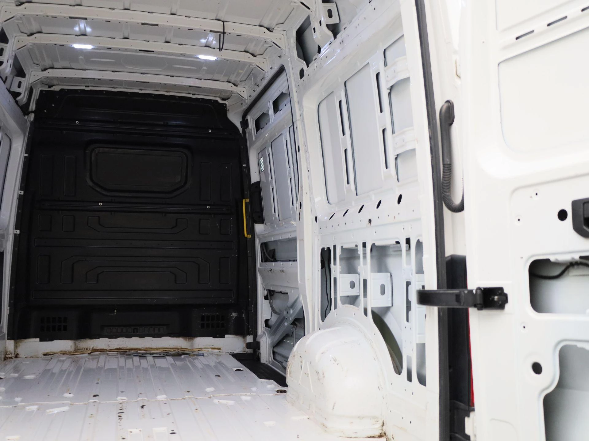 Volkswagen-Crafter-image-15