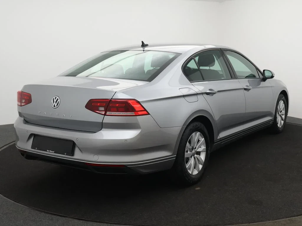 Volkswagen-Passat-image-1