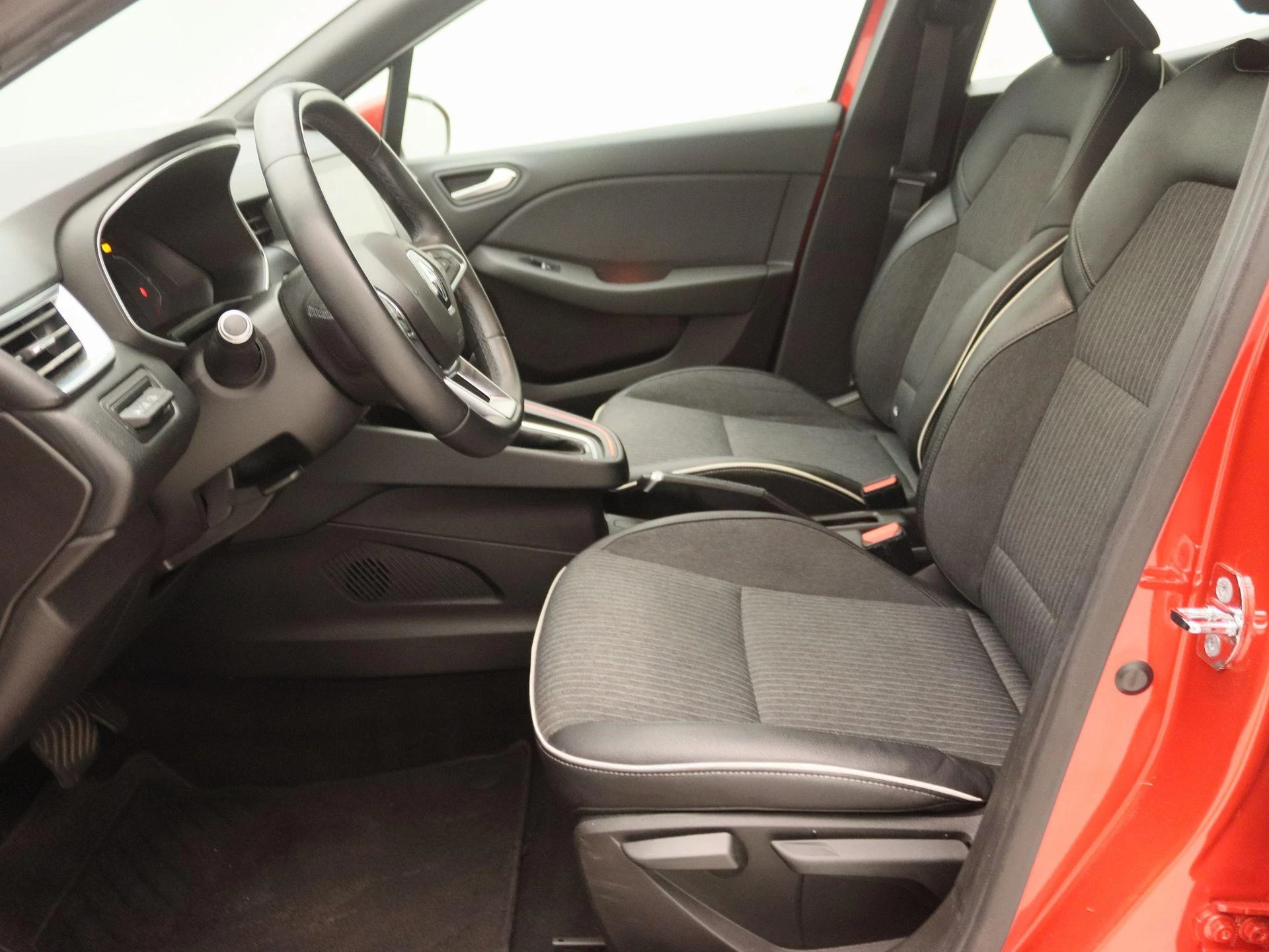 Renault-Clio-image-11