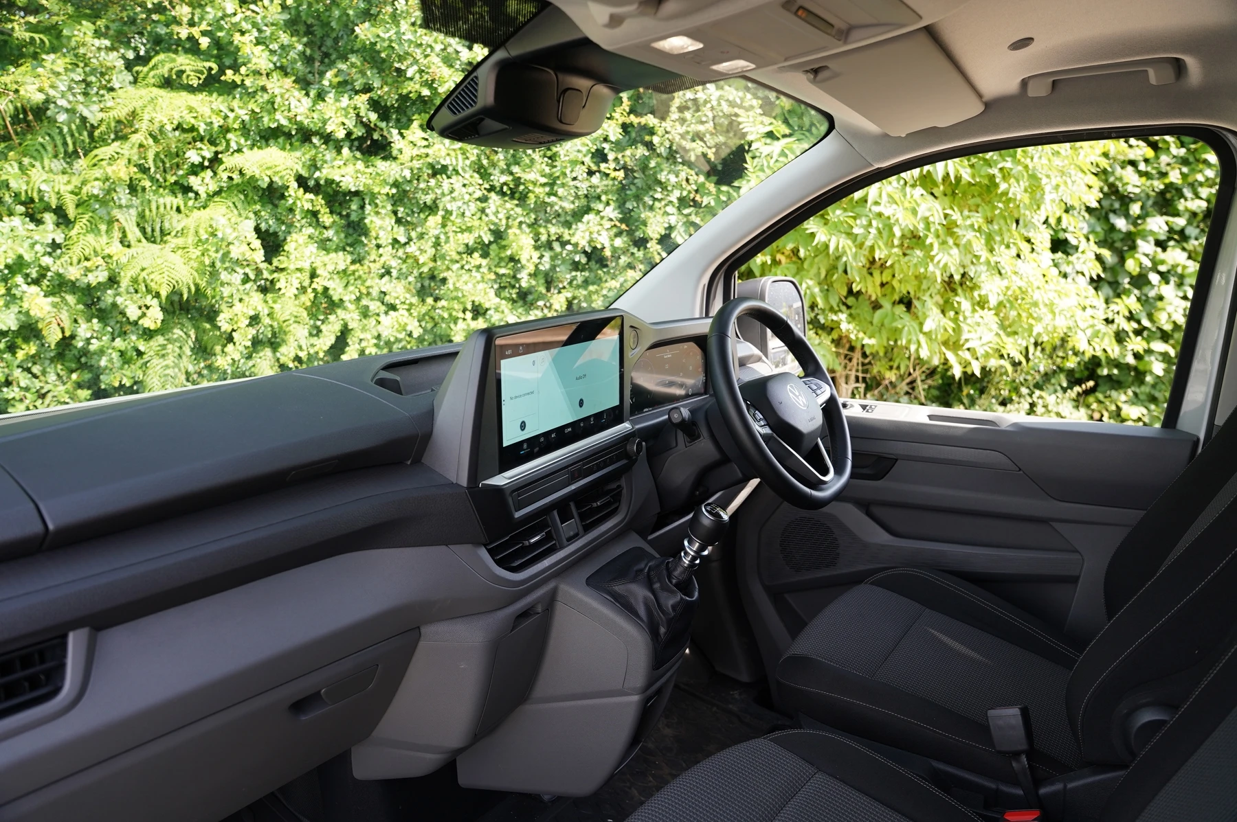 Volkswagen-Transporter-image-1