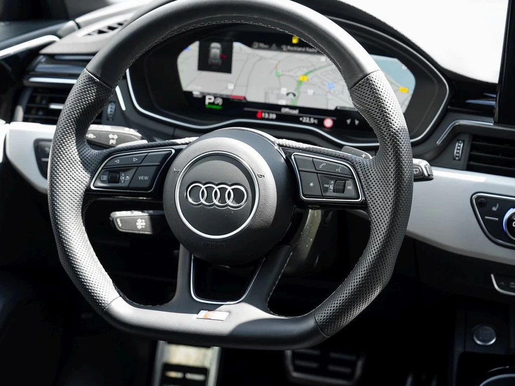 Audi A4 Avant 40 TFSI S line competition plus Matrix