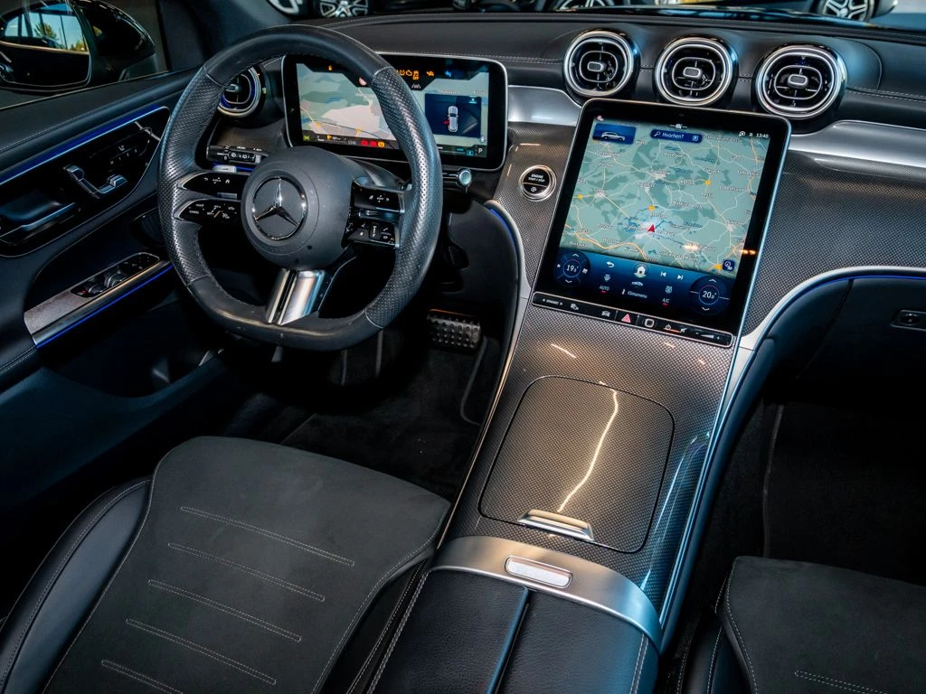 Mercedes-Benz-GLC 300 d-image-9