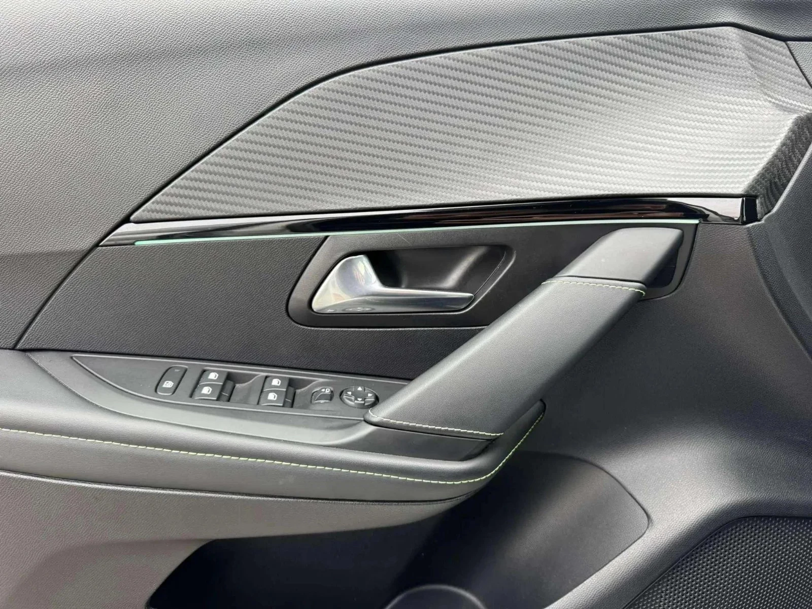 Peugeot-e-208-image-19