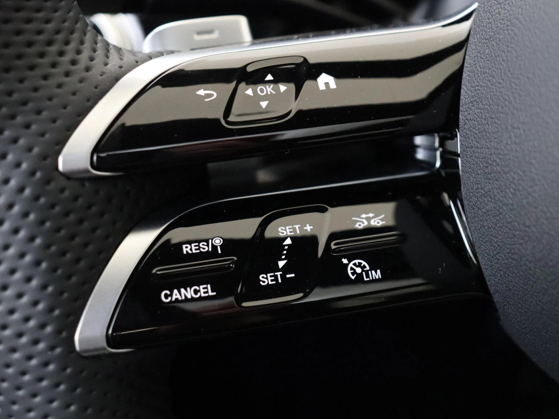 Mercedes-Benz-E-Klasse-image-14
