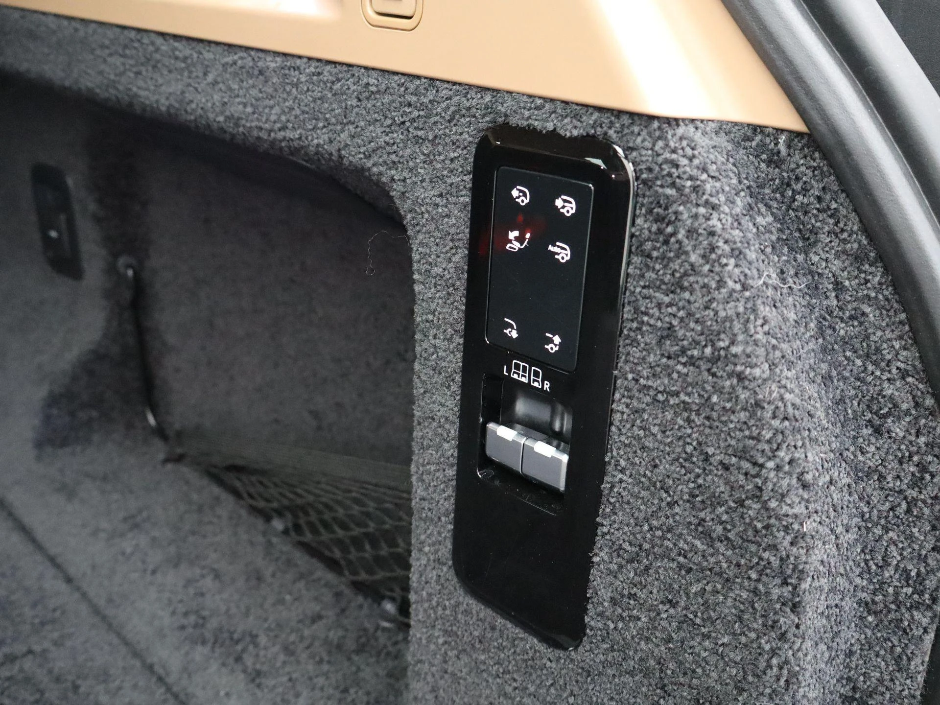 Land Rover-Range Rover-image-34
