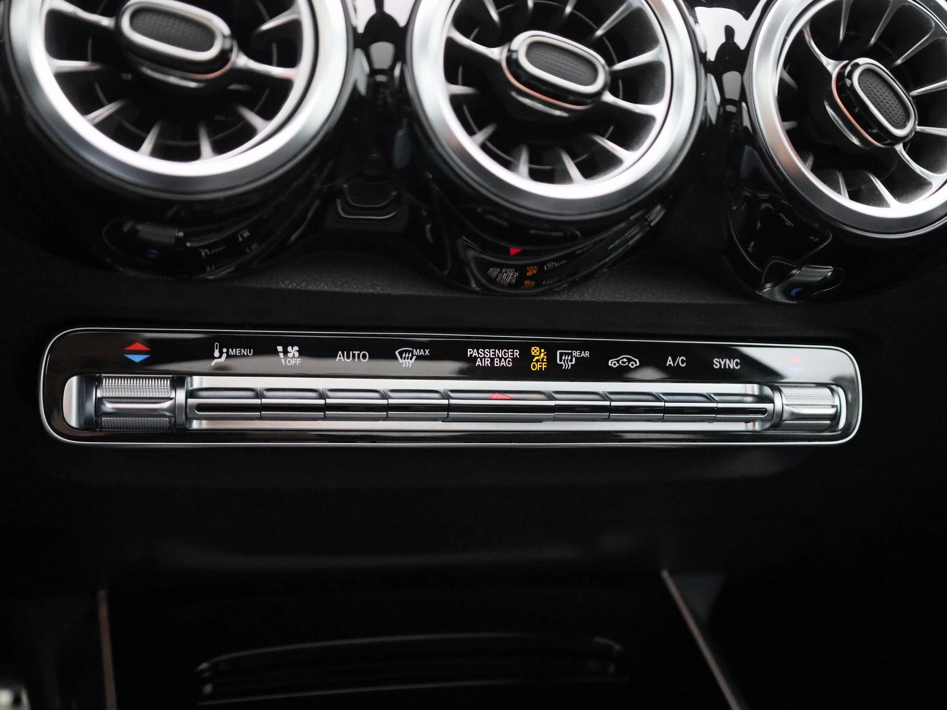 Mercedes-Benz GLB 200 4MATIC AMG Line