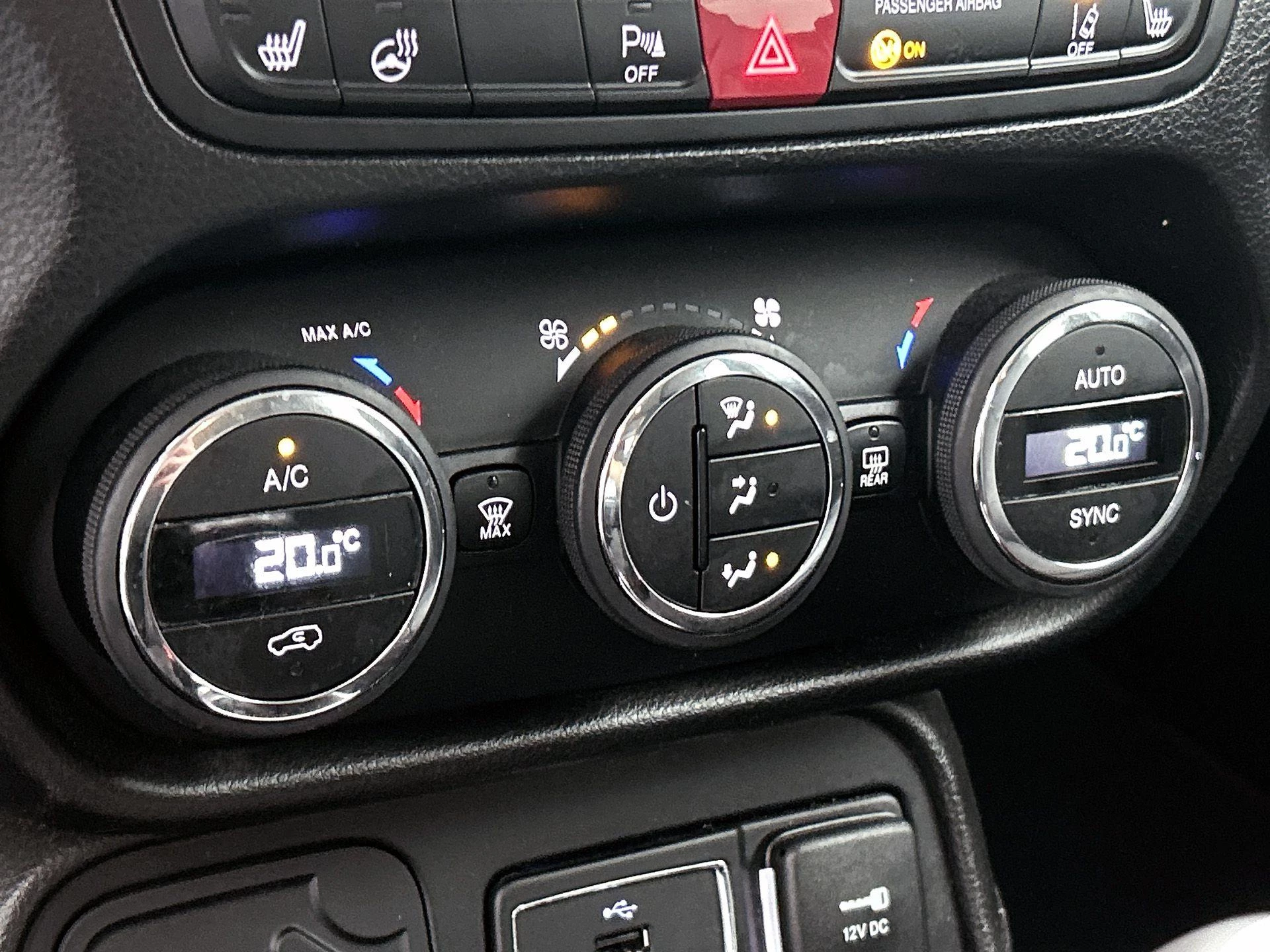 Jeep-Renegade-image-17