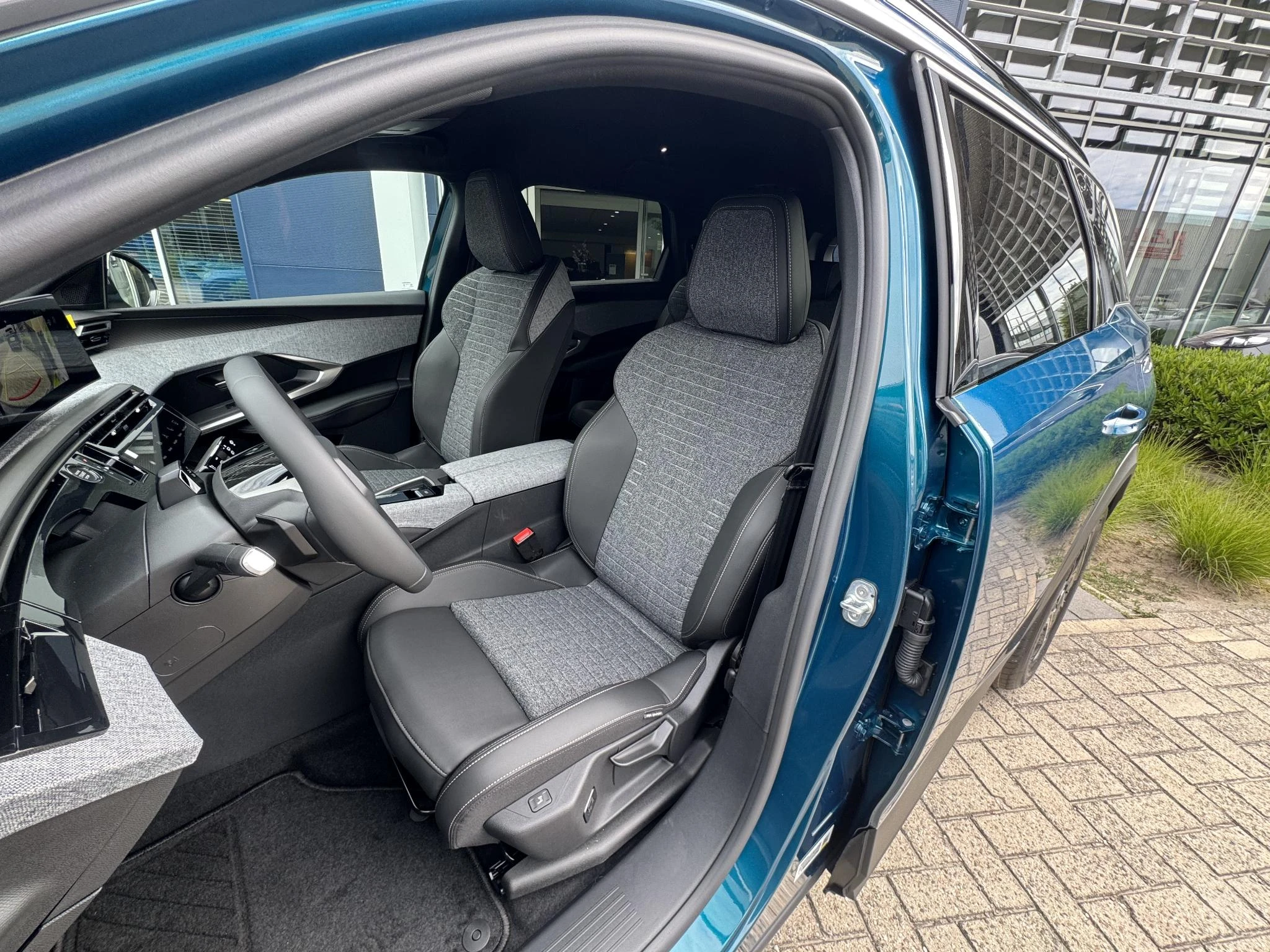 Peugeot-e-5008-image-6