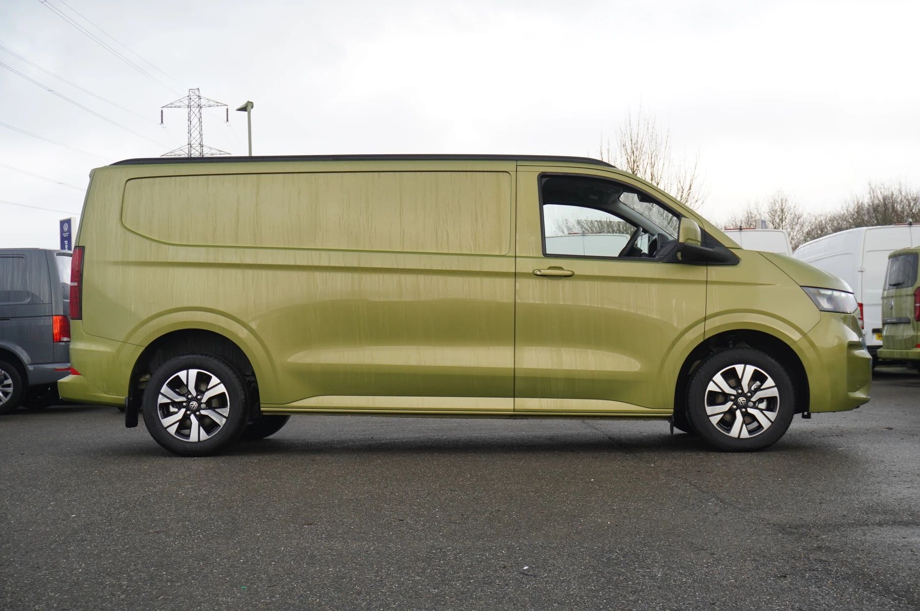 Volkswagen-Transporter-image-13