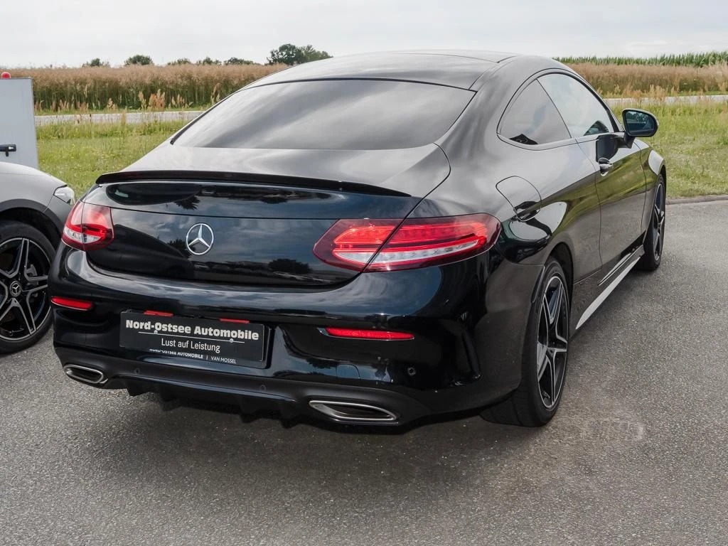 Mercedes-Benz-C-Klasse 300-image-5
