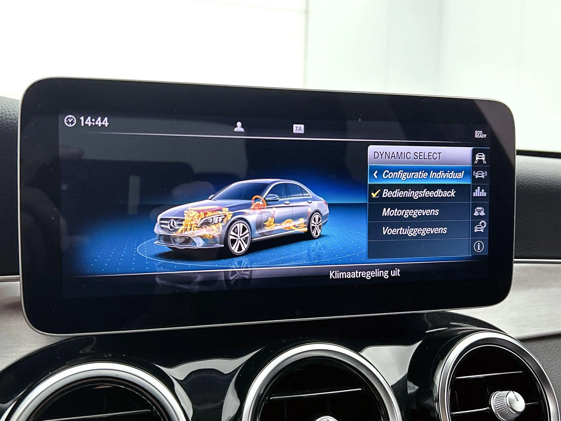Mercedes-Benz-C-Klasse-image-12
