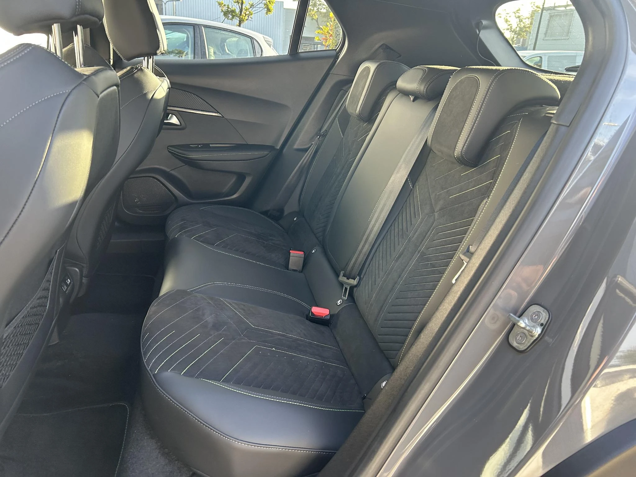 Peugeot-e-2008-image-22