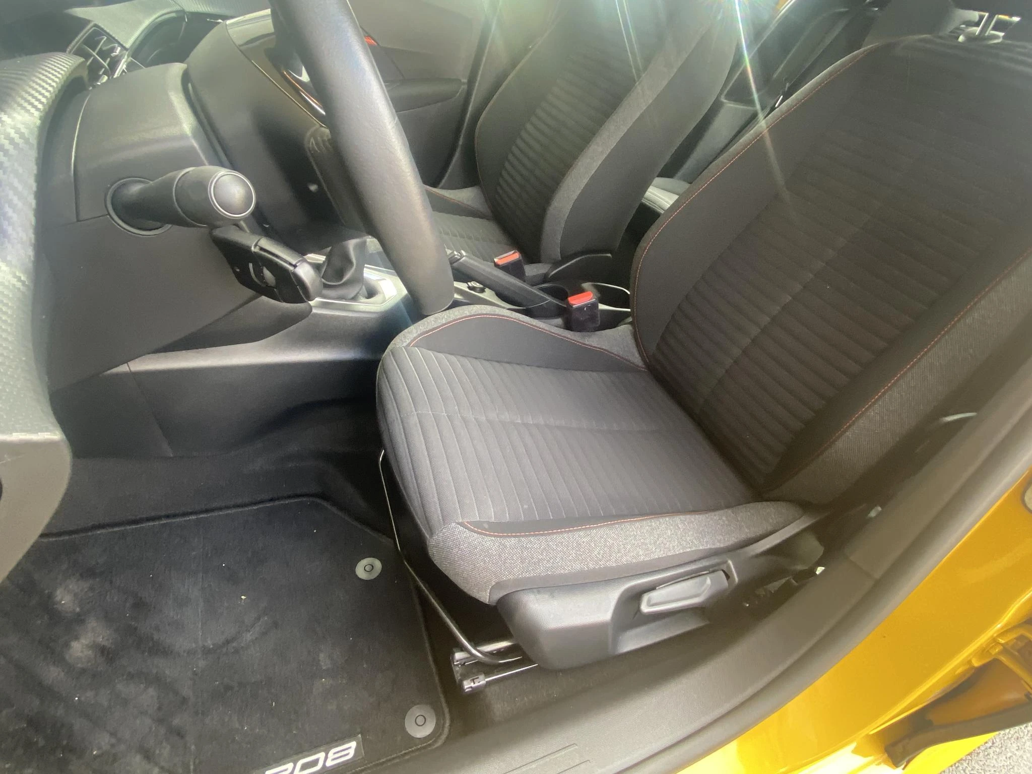 Peugeot-208-image-22