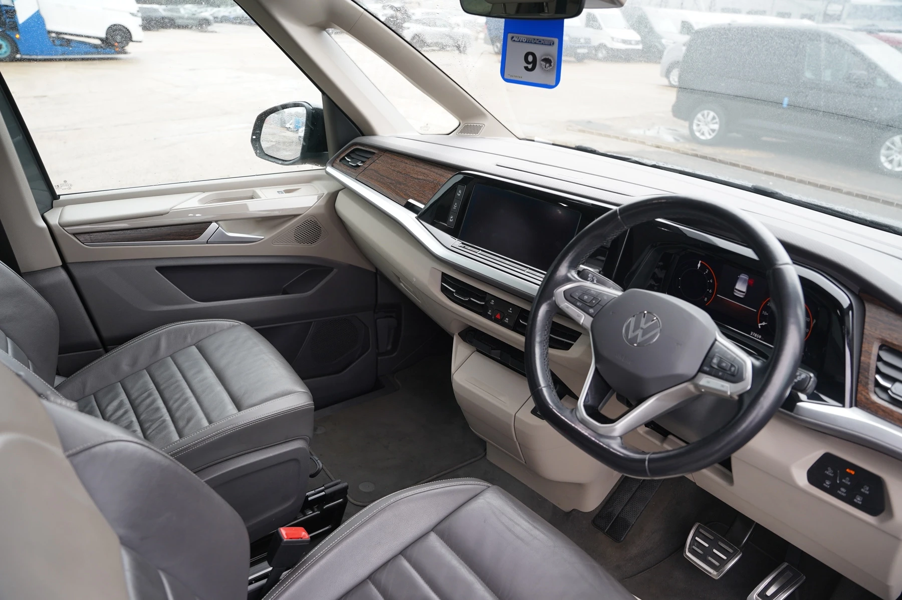 Volkswagen-Multivan-image-5