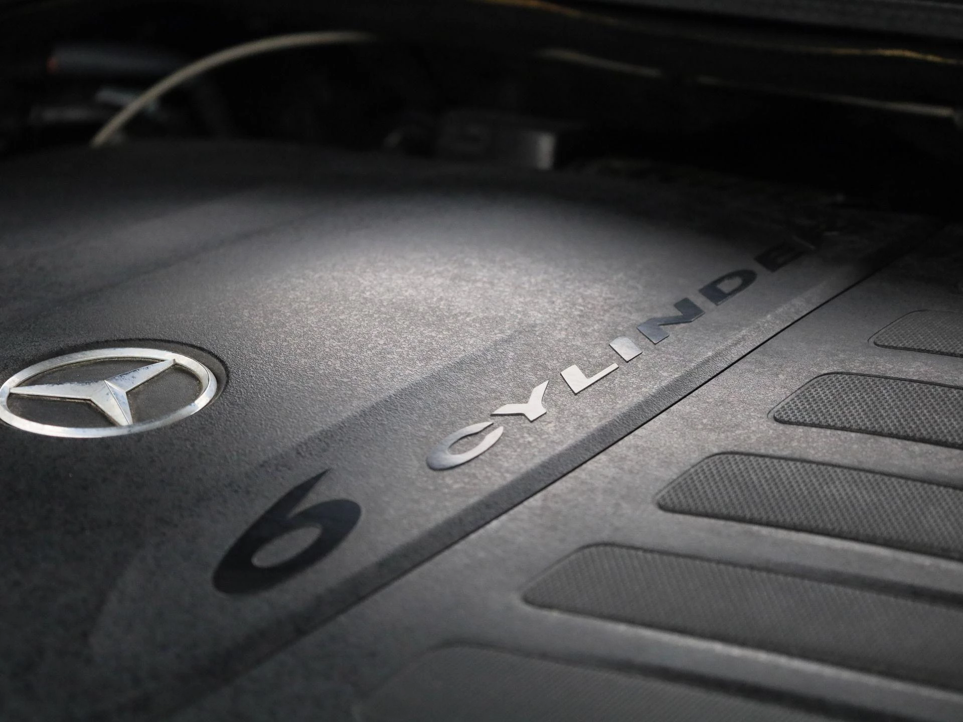 Mercedes-Benz-GLE-image-57