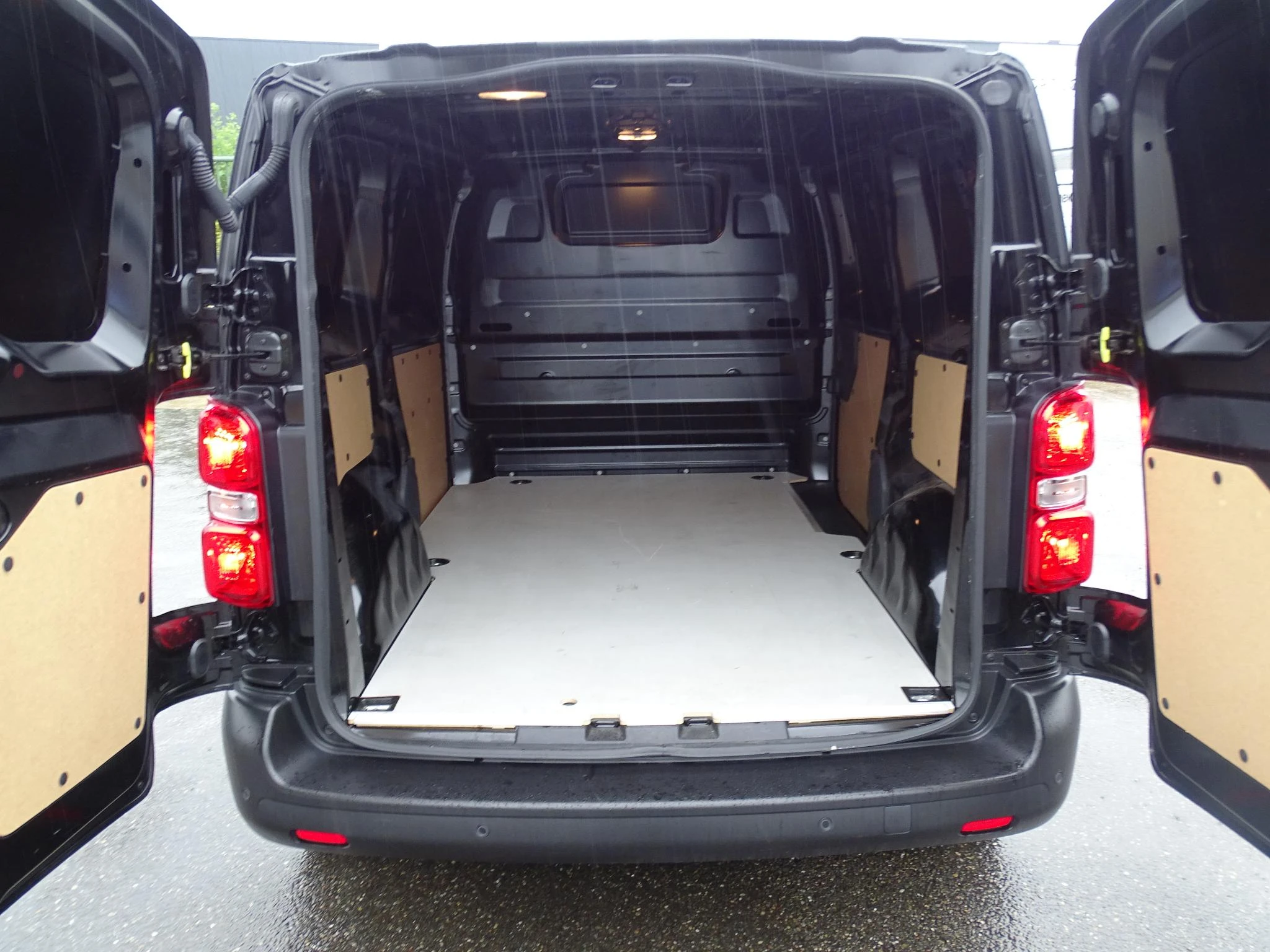Opel-Vivaro-image-13