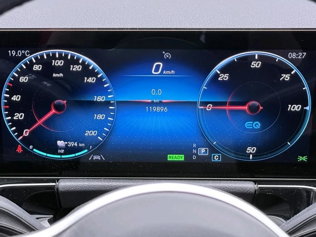 Mercedes-Benz-EQA-image-4