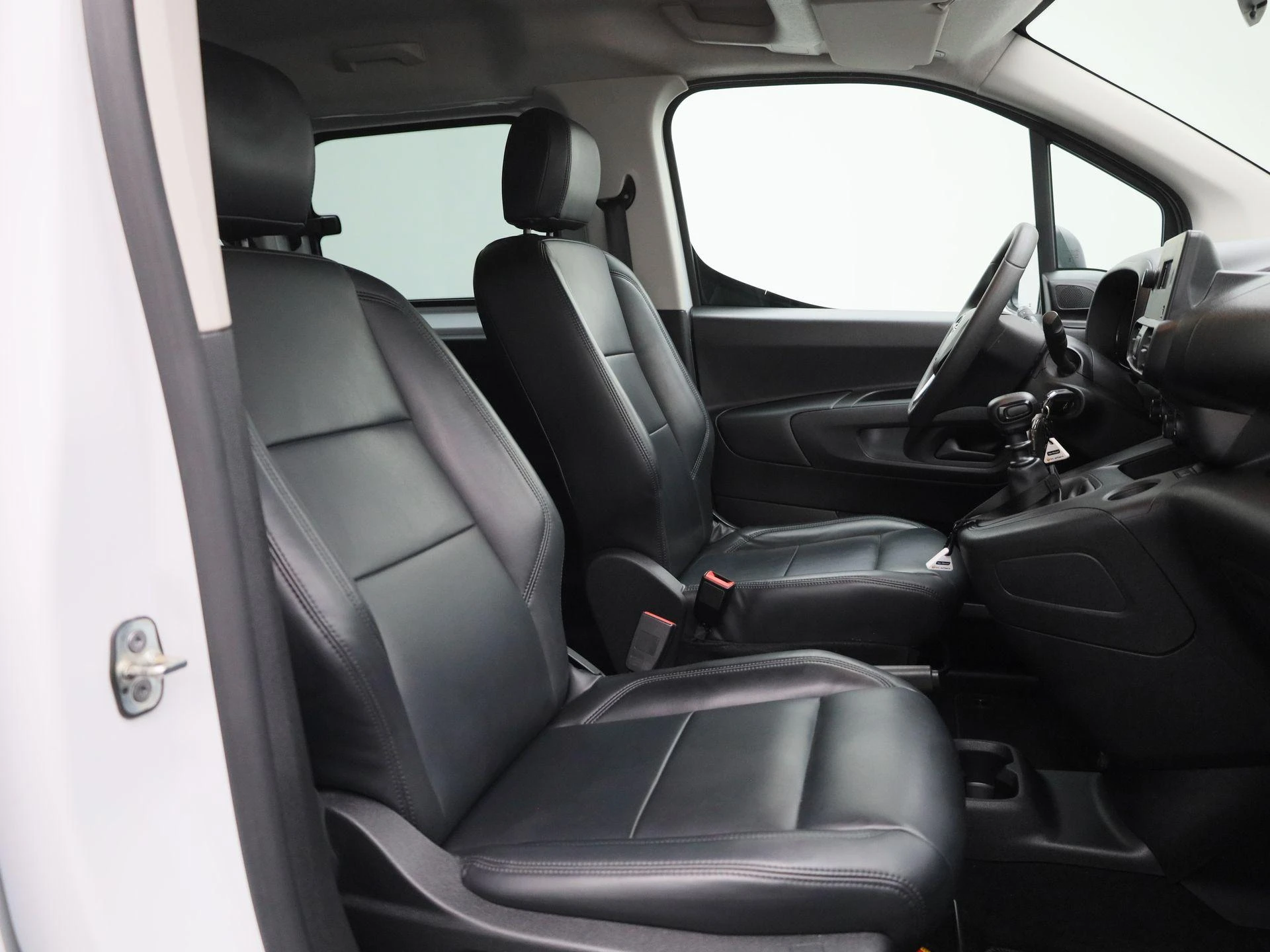 Opel-Combo Life-image-31