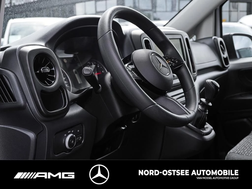 Mercedes-Benz-Vito-image-6