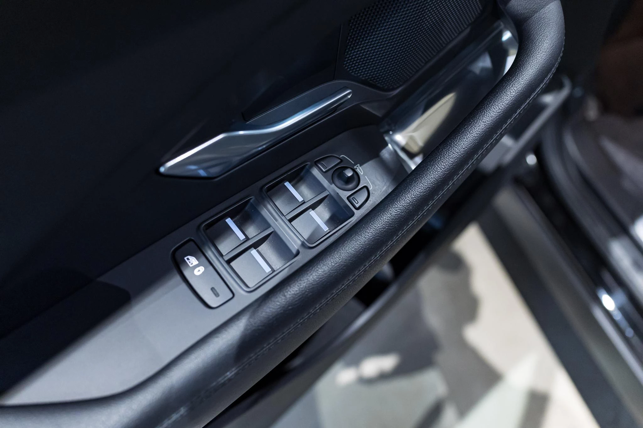 Jaguar-E-PACE-image-13