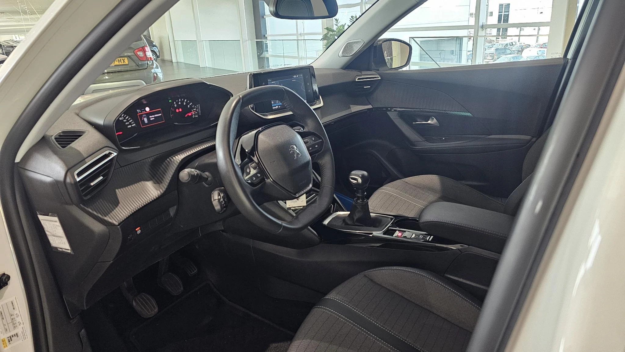 Peugeot-2008-image-8