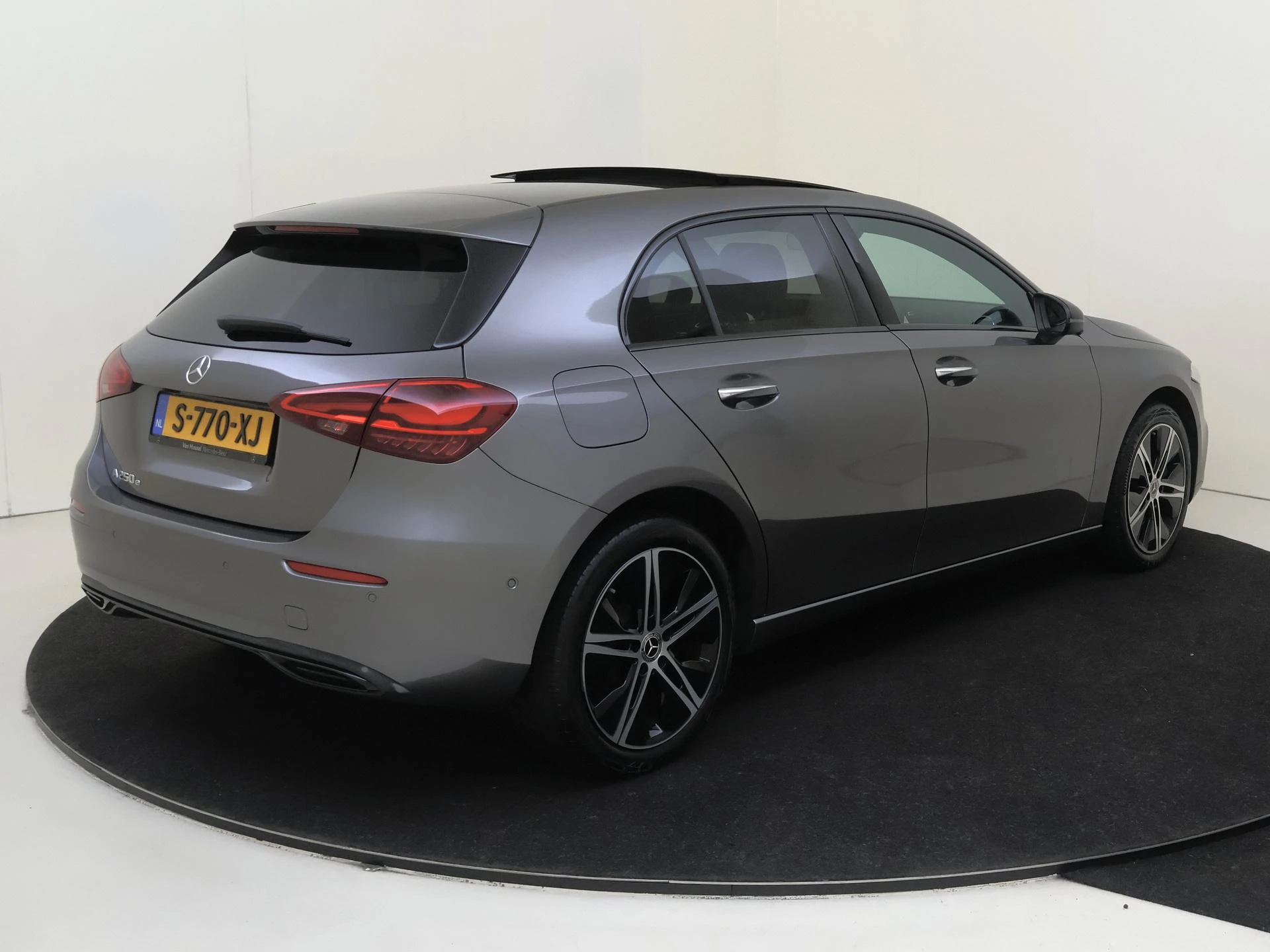 Mercedes-Benz-A-Klasse-image-3